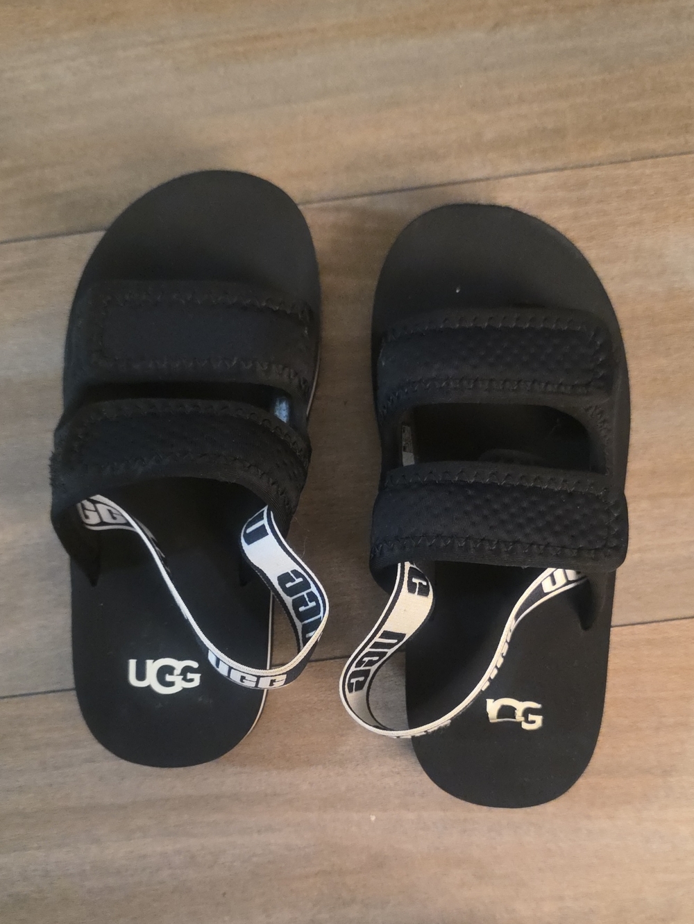 UGG Kids Black Logo Strap Slide Sandals